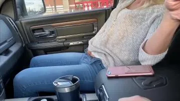 Petite babe squirts in car and wears vibrator at target