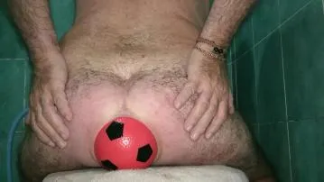 Staying ass with 12cm wide inflatable ball